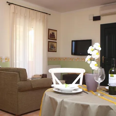 Anthias Garden Apartment *