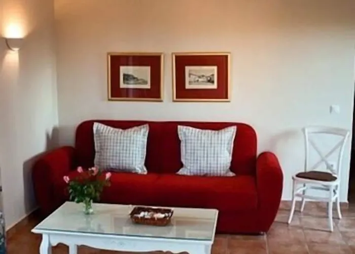 Anthias Garden Apartment *