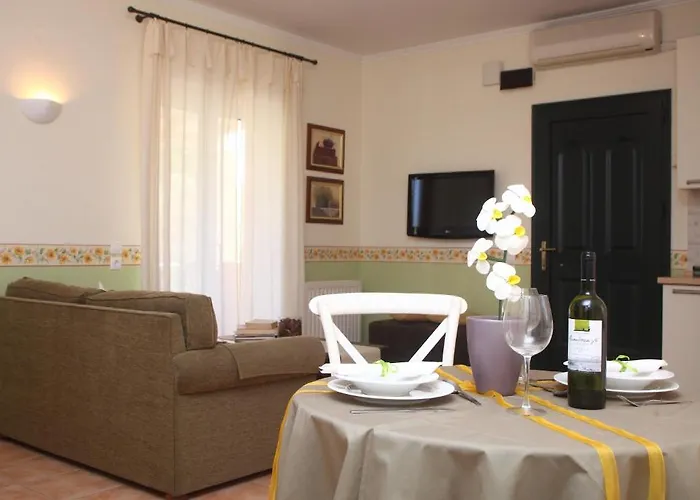 Anthias Garden Apartment *